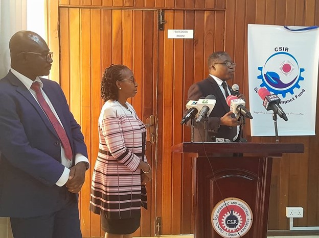 The Director-General assisted by the Deputy Director-General and Director, CSIR-WRI explaining the symbology of the logo